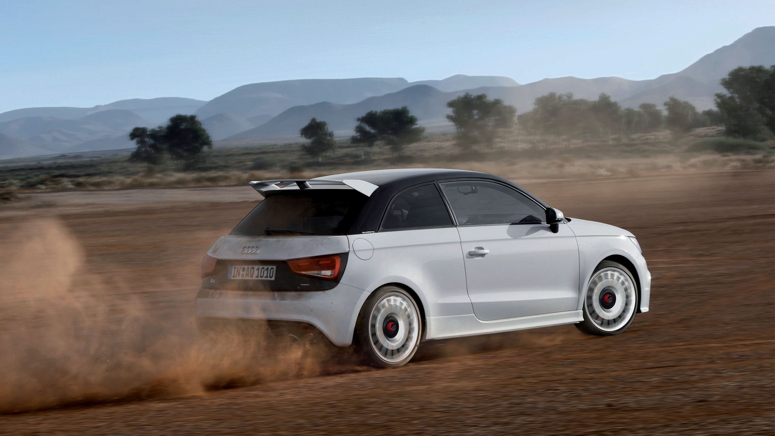 Пыльный Audi A1 Quattro